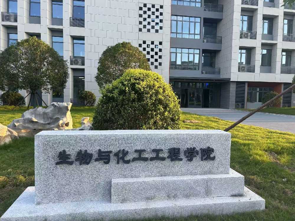 广南县扬州职业大学体育场高杆灯项目